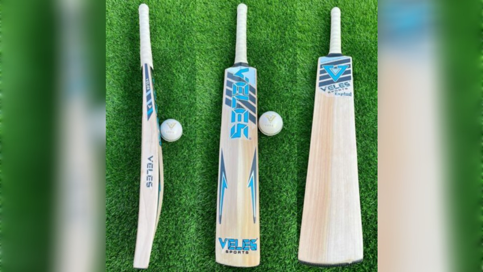What is the weight of cricket bat